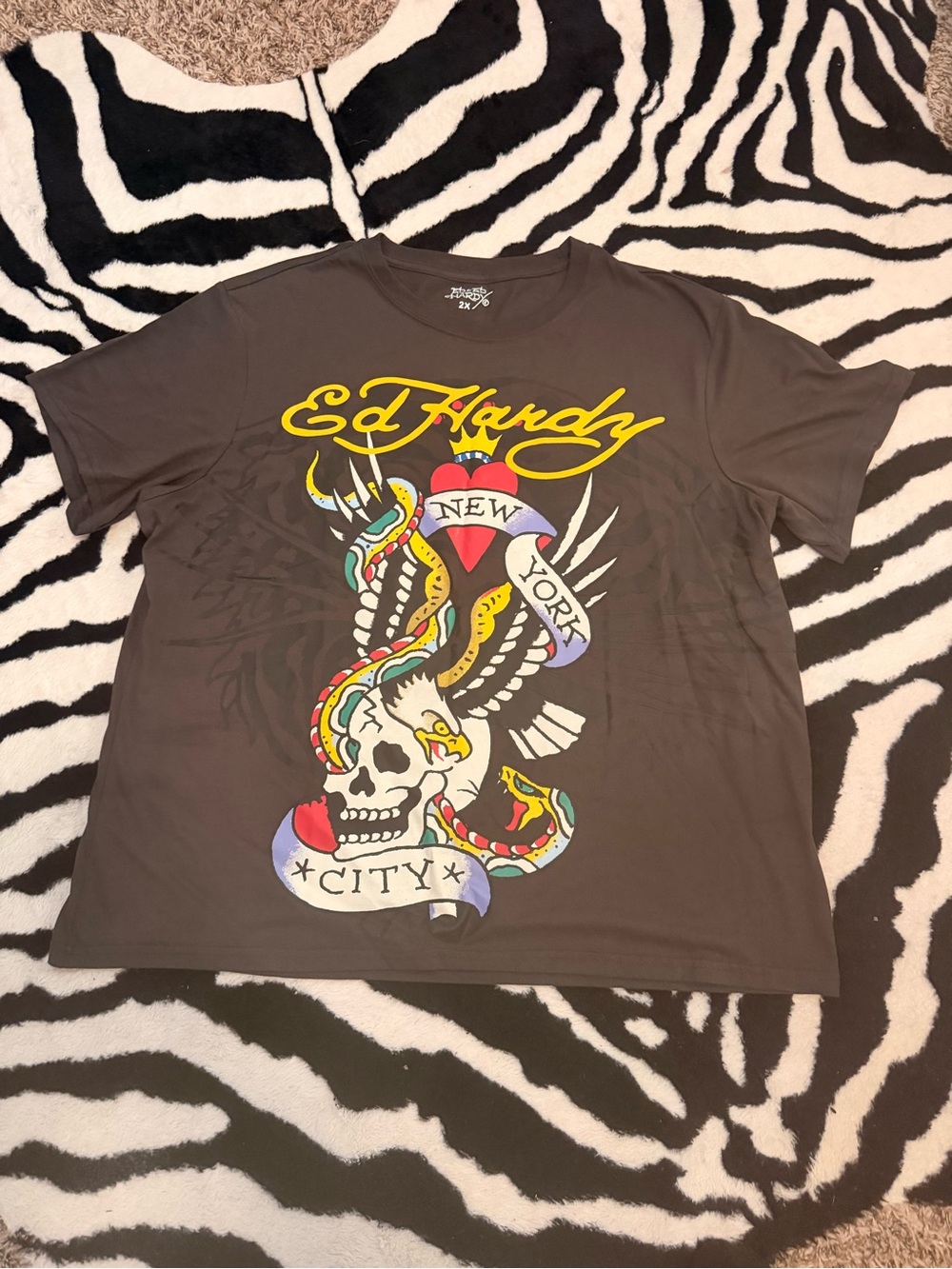 Ed Hardy Gray Brown Short-Sleeve Graphic Skull Tee with Multicolor Print